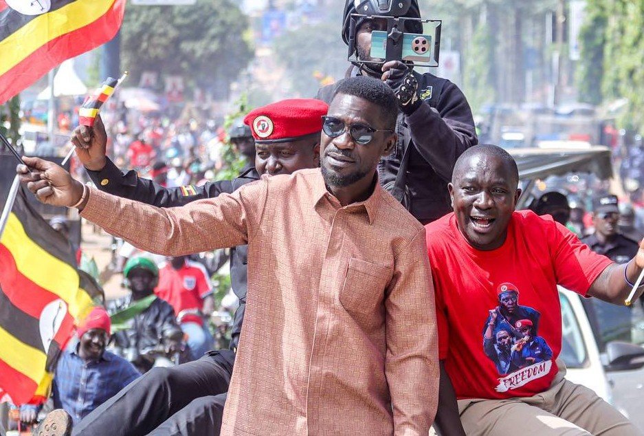 Museveniโs Grip on Power Threatened as Bobi Wine Draws Massive Crowds in Kampala
